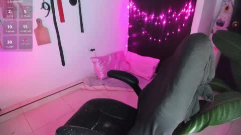 Snapshot of freaky_lia chatting on 27, 4, 2026 Lia Gomez online show from 27, 4, 2026