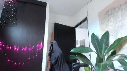 Snapshot of freaky_lia chatting on 25, 5, 2026 Lia Gomez online show from 25, 5, 2026
