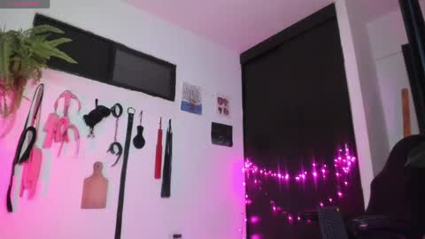 Snapshot of freaky_lia chatting on 27, 5, 2026 Lia Gomez online show from 27, 5, 2026