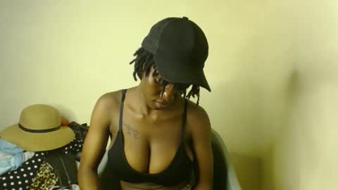 Snapshot of freaky_shamzzy chatting on 4, 12, 2025 shamika online show from 4, 12, 2025