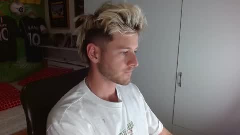 Snapshot of freddy_star chatting on 26, 10, 2025 Frederick Perin online show from 26, 10, 2025