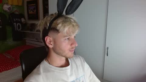 Snapshot of freddy_star chatting on 31, 10, 2025 Frederick Perin online show from 31, 10, 2025