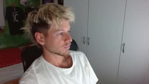 Snapshot of freddy_star chatting on 16, 11, 2025 Frederick Perin online show from 16, 11, 2025