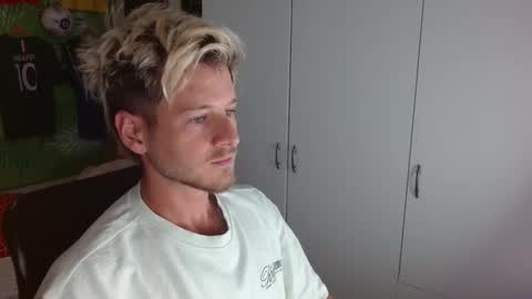 Snapshot of freddy_star chatting on 17, 11, 2025 Frederick Perin online show from 17, 11, 2025