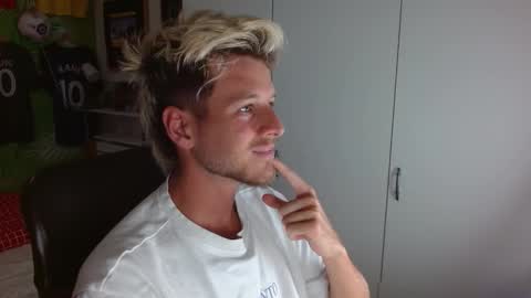 Snapshot of freddy_star chatting on 18, 11, 2025 Frederick Perin online show from 18, 11, 2025