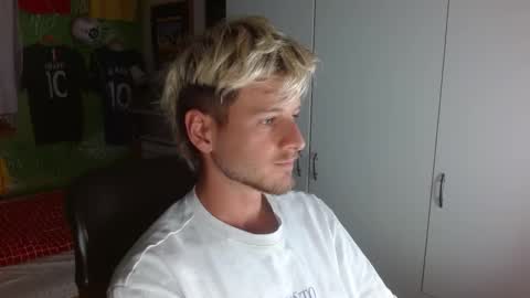 Snapshot of freddy_star chatting on 19, 11, 2025 Frederick Perin online show from 19, 11, 2025