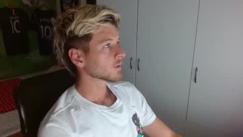 Snapshot of freddy_star chatting on 20, 11, 2025 Frederick Perin online show from 20, 11, 2025