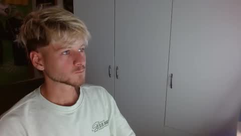 Snapshot of freddy_star chatting on 21, 11, 2025 Frederick Perin online show from 21, 11, 2025