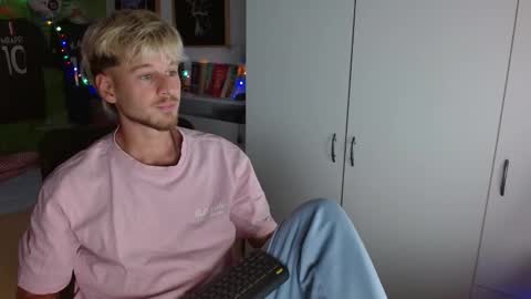 Snapshot of freddy_star chatting on 27, 11, 2025 Frederick Perin online show from 27, 11, 2025