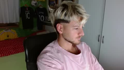 Snapshot of freddy_star chatting on 28, 11, 2025 Frederick Perin online show from 28, 11, 2025