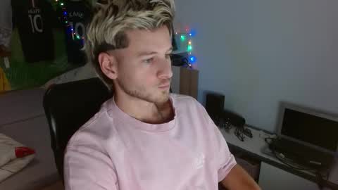 Snapshot of freddy_star chatting on 19, 12, 2025 Frederick Perin online show from 19, 12, 2025