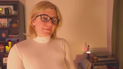 Snapshot of french_devotion chatting on 14, 1, 2025 Louise or Lou 3 online show from 14, 1, 2025