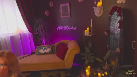 Snapshot of french_devotion chatting on 11, 1, 2026 Louise or Lou 3 online show from 11, 1, 2026