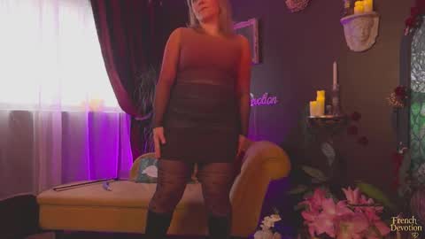 Snapshot of french_devotion chatting on 4, 2, 2026 Louise or Lou 3 online show from 4, 2, 2026