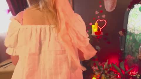 Snapshot of french_devotion chatting on 15, 2, 2026 Louise or Lou 3 online show from 15, 2, 2026