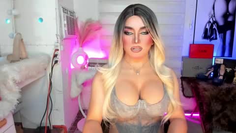 Snapshot of freya_lovestocum chatting on 9, 9, 2025 Miss Frea online show from 9, 9, 2025