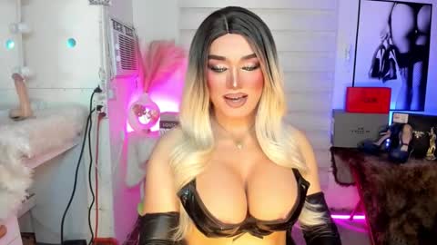 Snapshot of freya_lovestocum chatting on 10, 9, 2025 Miss Frea online show from 10, 9, 2025