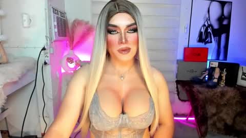 Snapshot of freya_lovestocum chatting on 23, 9, 2025 Miss Frea online show from 23, 9, 2025