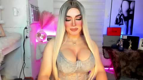 Snapshot of freya_lovestocum chatting on 24, 9, 2025 Miss Frea online show from 24, 9, 2025