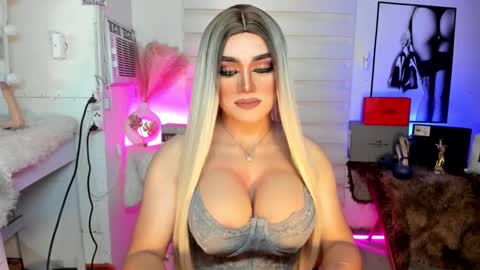 Snapshot of freya_lovestocum chatting on 25, 9, 2025 Miss Frea online show from 25, 9, 2025
