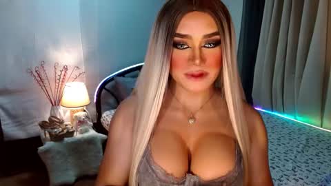 Snapshot of freya_lovestocum chatting on 6, 10, 2025 Miss Frea online show from 6, 10, 2025
