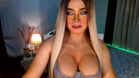 Snapshot of freya_lovestocum chatting on 14, 10, 2025 Miss Frea online show from 14, 10, 2025
