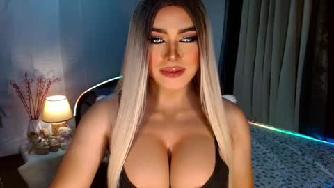 Snapshot of freya_lovestocum chatting on 30, 10, 2025 Miss Frea online show from 30, 10, 2025