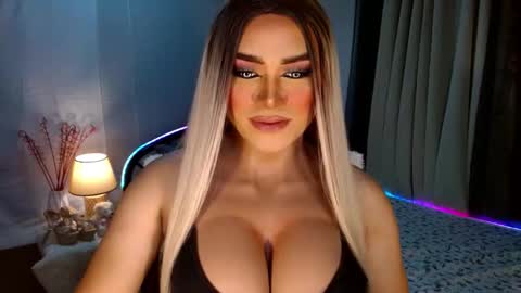 Snapshot of freya_lovestocum chatting on 4, 11, 2025 Miss Frea online show from 4, 11, 2025