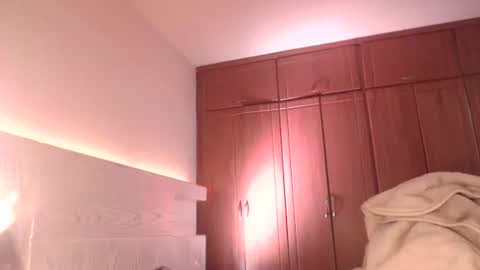 FREYJA LOREN online show from 1, 3, 2025