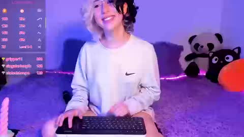 frida_lassi_ online show from 13, 9, 2025