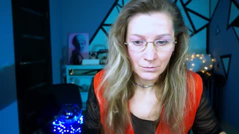 Frida Tander online show from 26, 12, 2024