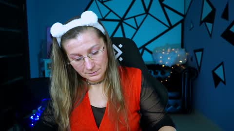 Frida Tander online show from 26, 12, 2024