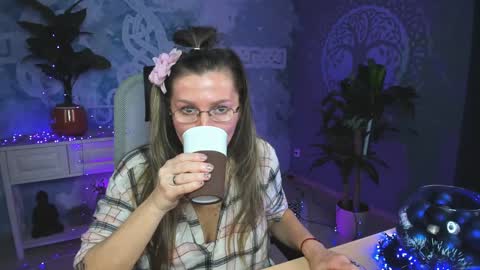 Frida Tander online show from 27, 12, 2024