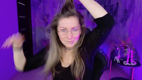 Frida Tander online show from 1, 1, 2025