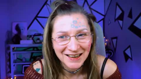 Frida Tander online show from 16, 2, 2025