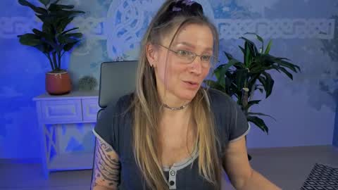 Frida Tander online show from 22, 2, 2025