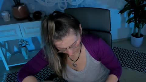 Snapshot of fridatander chatting on 27, 11, 2025 Frida Tander online show from 27, 11, 2025