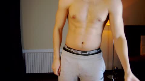 Snapshot of friend123211 chatting on 2, 2, 2025 Viktor online show from 2, 2, 2025