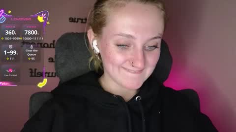 Snapshot of frosty_blueberries4 chatting on 15, 11, 2025 ANA online show from 15, 11, 2025