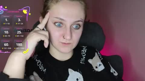 Snapshot of frosty_blueberries4 chatting on 17, 11, 2025 ANA online show from 17, 11, 2025