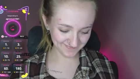 Snapshot of frosty_blueberries4 chatting on 30, 11, 2025 ANA online show from 30, 11, 2025