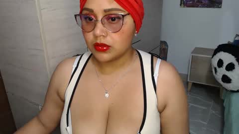 Mia and Gary  online show from 29, 10, 2025