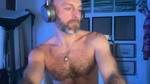 Snapshot of fuhzee chatting on 18, 11, 2025 FuhZee online show from 18, 11, 2025