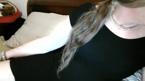 Jessie Love online show from 22, 5, 2026