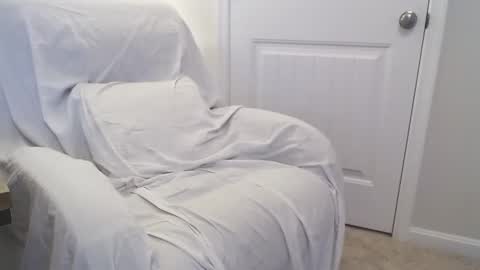 Snapshot of furring chatting on 5, 1, 2025 furring online show from 5, 1, 2025