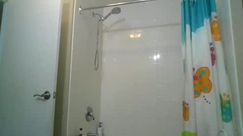 Snapshot of fuzzypeaches87 chatting on 3, 12, 2025 fuzzypeaches87 online show from 3, 12, 2025