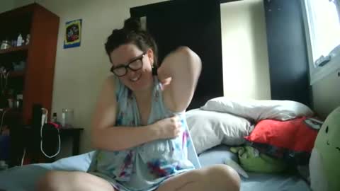 fuzzypeaches87 online show from 29, 4, 2026