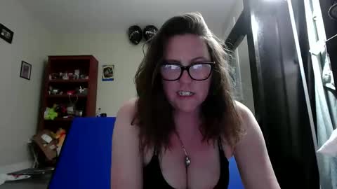 fuzzypeaches87 online show from 19, 5, 2026