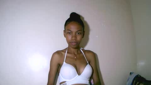 Snapshot of fyah1027 chatting on 19, 11, 2025 fyah1027 online show from 19, 11, 2025