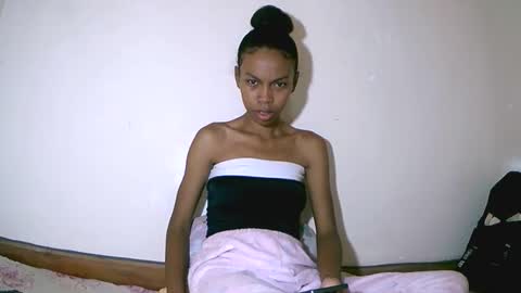 Snapshot of fyah1027 chatting on 1, 12, 2025 fyah1027 online show from 1, 12, 2025